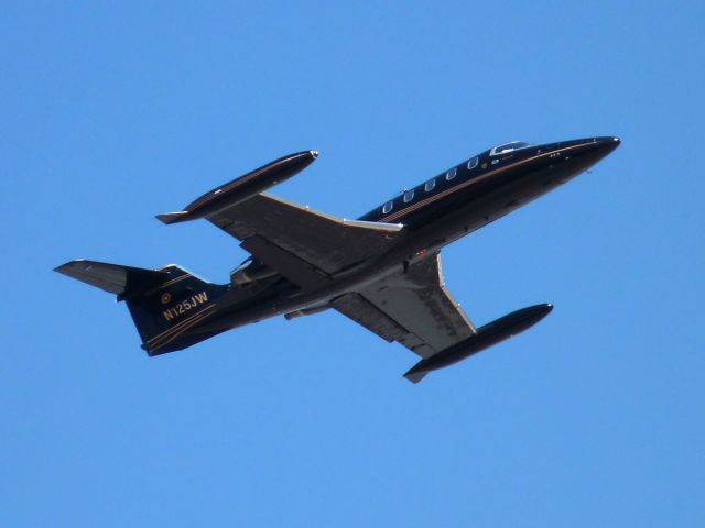 Learjet 25 (N125JW)