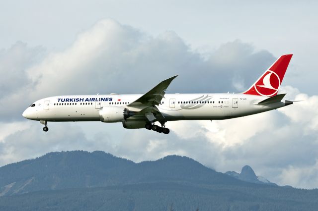 Boeing 787-9 Dreamliner (TC-LLK)