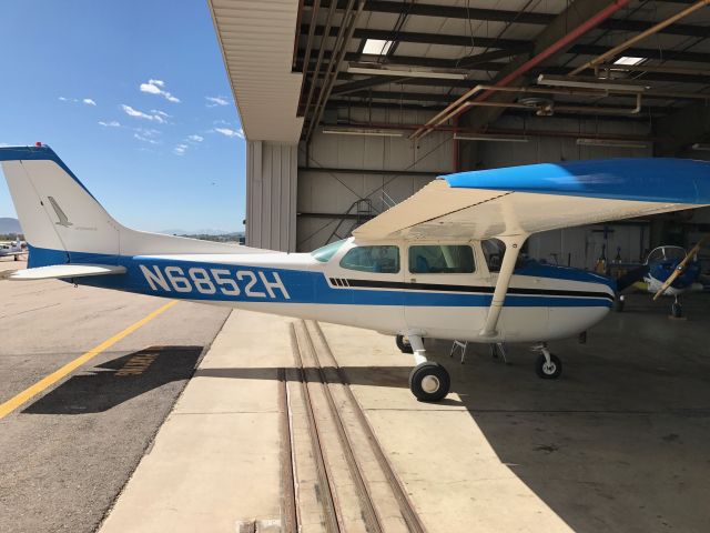 Cessna Skyhawk (N6852H)