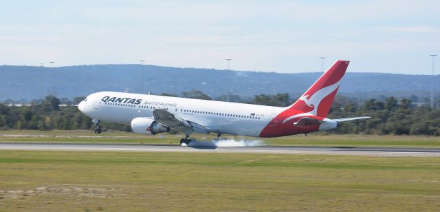 BOEING 767-300 (VH-OGG) - 12/6/13 - Perth Airport Lookout