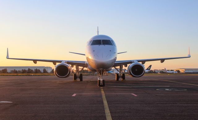 Embraer ERJ-190 (N954UW)