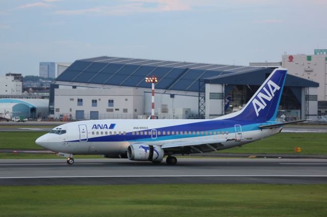 Boeing 737-500 (JA8596)