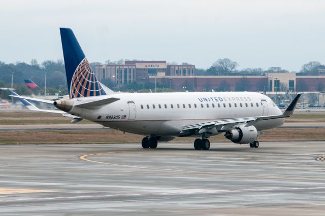 Embraer 170/175 (N93305) - Concourse A Gate 31