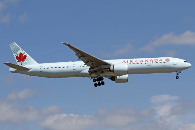 BOEING 777-300 (C-FIUL)