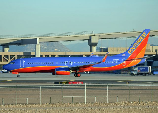 Boeing 737-800 (N8625A)