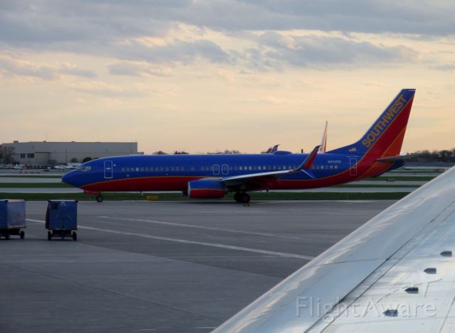 Boeing 737-800 (N8305E) - First Southwest aircraft to be retrofitted with Split Scimitar Winglets.