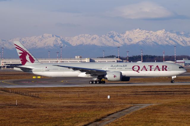 BOEING 777-300 (A7-BEL)