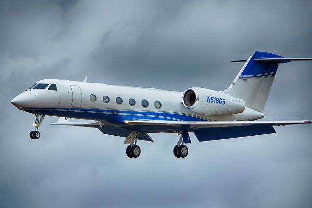 Gulfstream Aerospace Gulfstream IV (N518GS) - 22 approach.