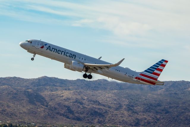 Airbus A321neo (N405AN) - American Airlines A321 neo taking off from PHX on 9/28/22. Taken with a Canon 850D and Rokinon 135mm f/2 manual focus lens.