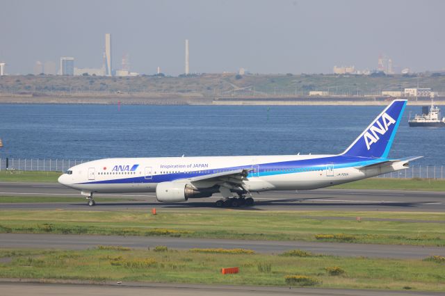 Boeing 777-200 (JA705A)