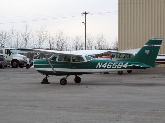 Cessna Skyhawk (N46584) - A very nice Cessna 172.