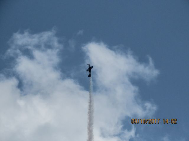 EXTRA EA-300 (N102JK)