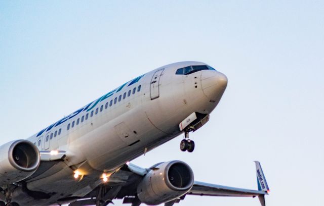 Boeing 737-900 (C-GVWA) - 24R Arrival 7/18/22