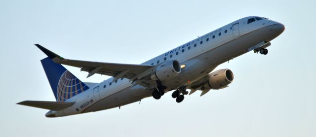 Embraer 170/175 (N83329)