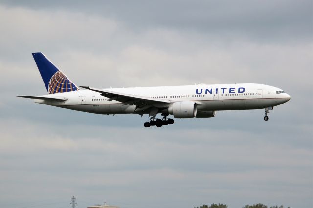 Boeing 777-200 (N77014) - UNITED 948