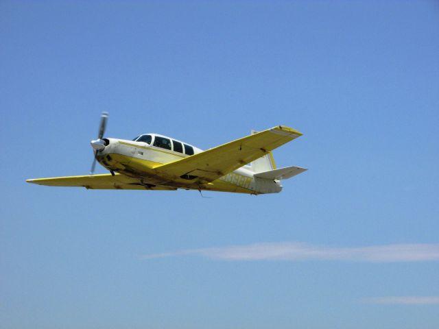 Mooney M-20 (N9398M) - Taking off from RWY 24