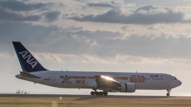 BOEING 767-300 (JA604A) - “STAR WARS ANA JET” LIVERYbr /All Nippon Airways / Boeing 767-346/ERbr /Dec.13.2015 Hakodate Airport [HKD/RJCH] JAPAN