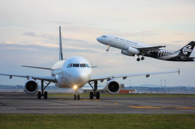 Airbus A320 (ZK-OJS)