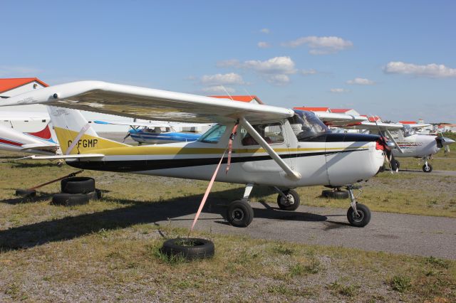 Cirrus SR-22 (C-FGPM) - C-FGPM Cessna 150F stationné à laéroport de Joliette CSG3 QC. le-12 08-2018