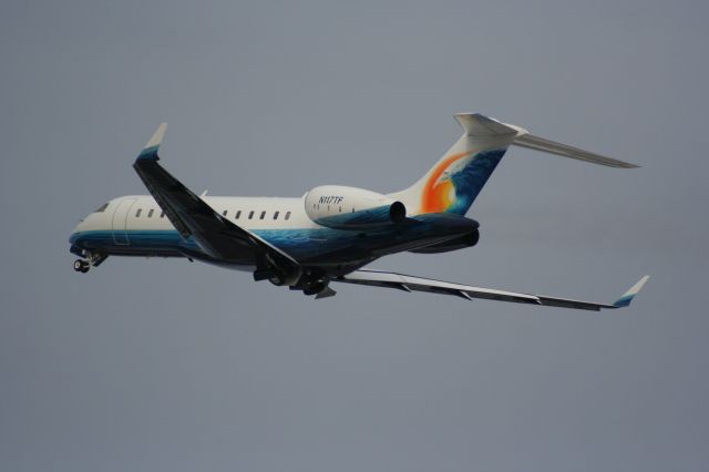 Bombardier Global Express (N117TF) - take off from oxford airport