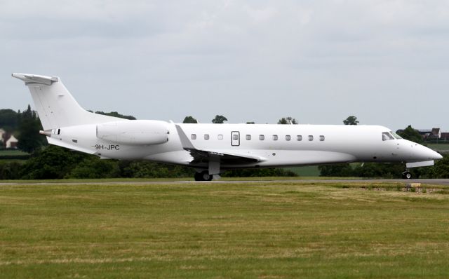 Embraer ERJ-135 (9H-JPC)