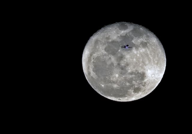 — — - moon takeoff. checked flightaware too late to look up info on type and #. Plane took off at around 9:12 CST March, 20, 2011 for any with access to historical data.