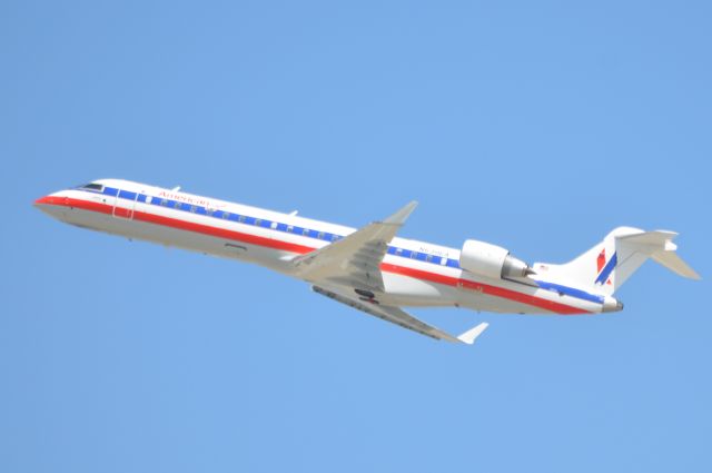 Canadair Regional Jet CRJ-200 (N539EA) - American Eagle CRJ  N539EA takes off from LAX