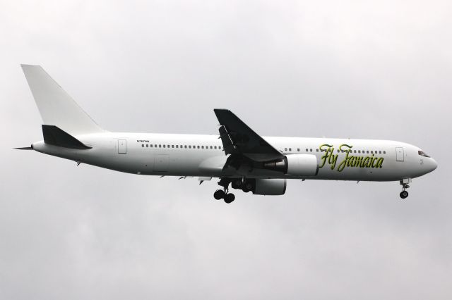 BOEING 767-300 (N767WA)