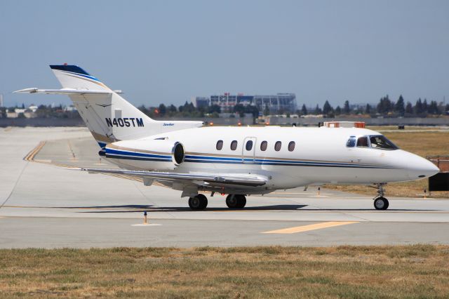 Hawker 800 (N405TM)