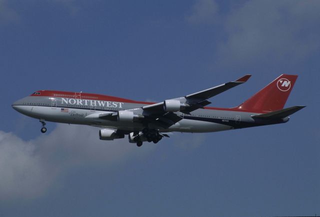 Boeing 747-400 (N671US) - Final Approach to Narita Intl Airport Rwy34L on 1999/04/27 " City of Detroit "