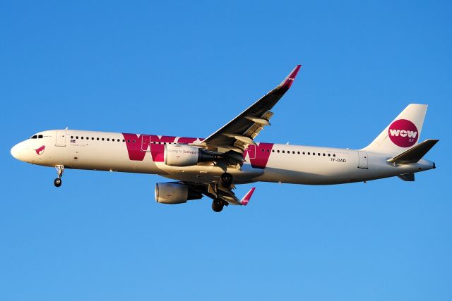 Airbus A321 (TF-DAD)