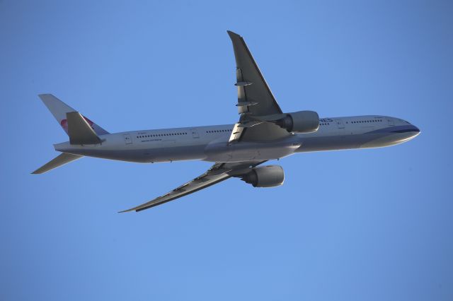 BOEING 777-300ER (B-18053)