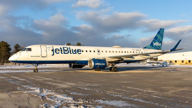 Embraer ERJ-190 (N284JB) - An E190 for JetBlue sits on the ramp at Signature Aviation.