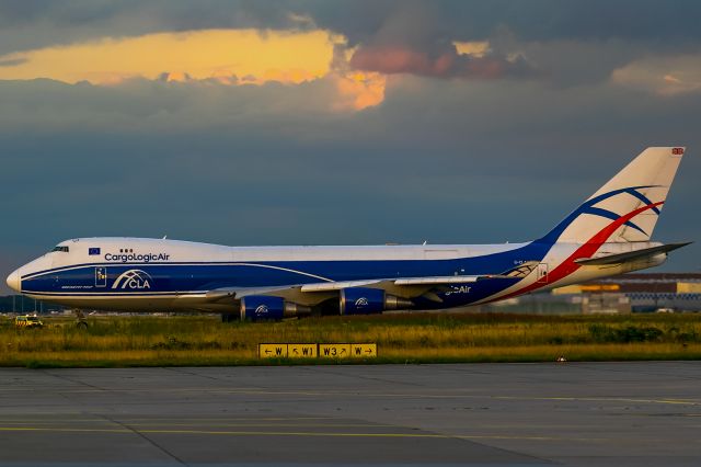 Boeing 747-200 (G-CLAA) - last sunlight of the day!