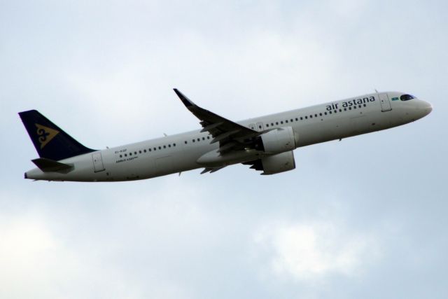 Airbus A321neo (EI-KGF) - Airborne off rwy 27L on 16-May-23 operating flight KZR902 to UAAA via UATE.