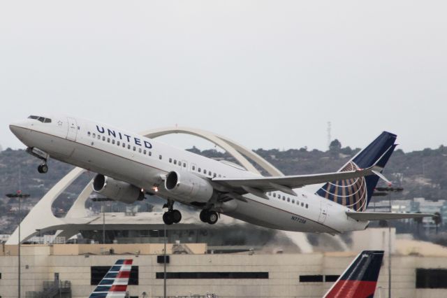 Boeing 737-800 (N77258)