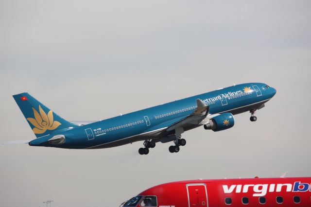 Airbus A330-200 (VN-A381)