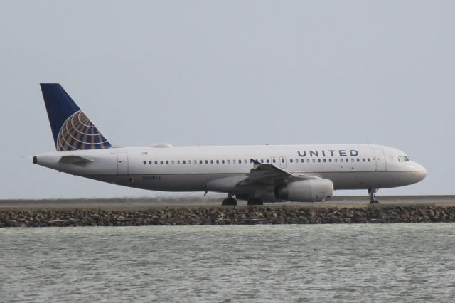 Airbus A320 (N428UA)