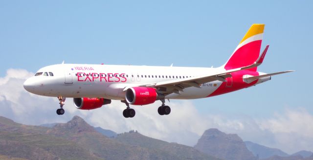 Airbus A320 (EC-LYE)