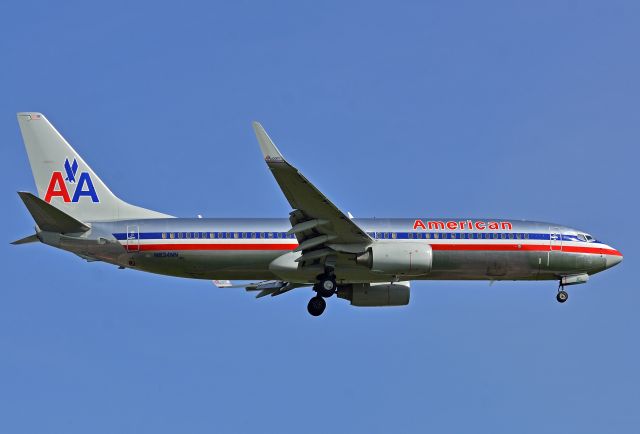 Boeing 737-800 (N958AN)