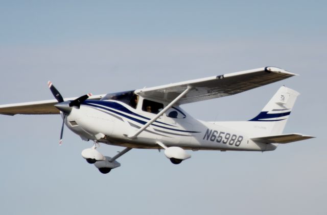 Cessna Skylane (N65988)