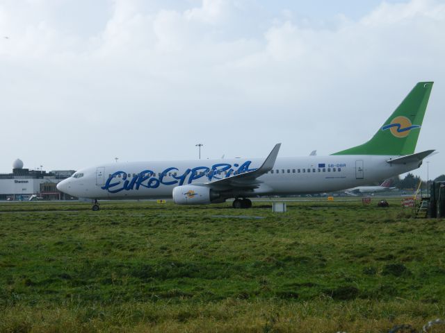 Boeing 737-700 (5B-DBR)