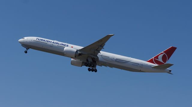 BOEING 777-300 (TC-JJS)