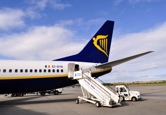 Boeing 737-800 (EI-DYA) - Ryanair Boeing 737-8AS EI-DYA in Edinburgh