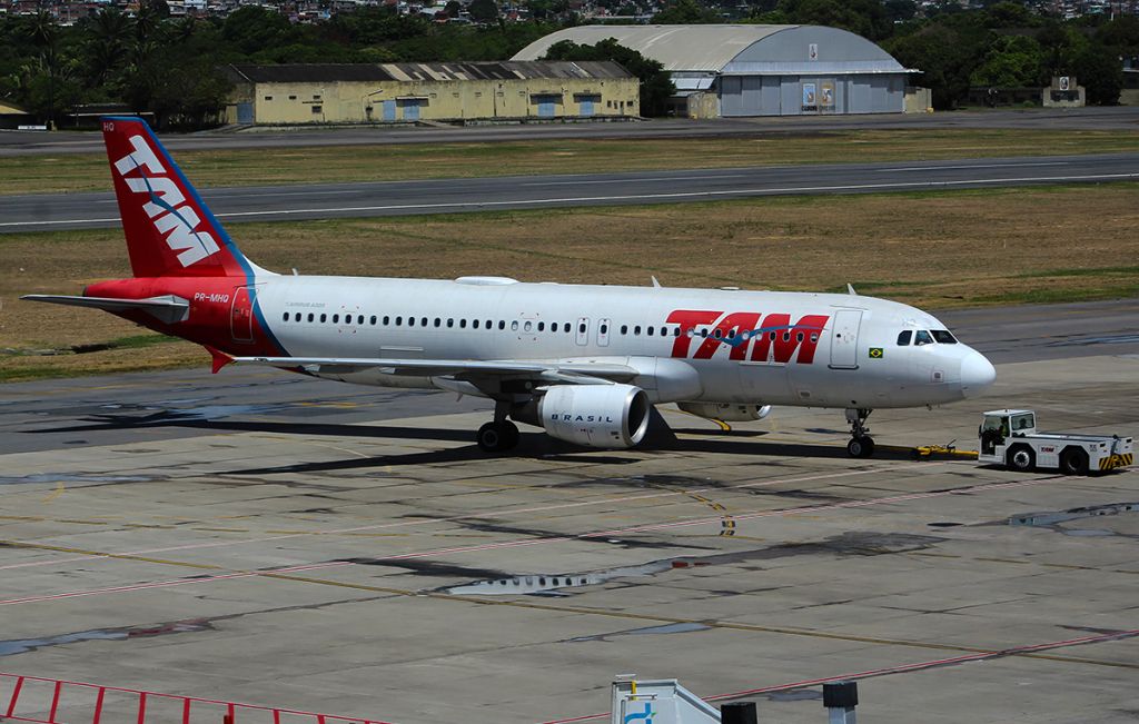 Airbus A320 (PR-MHQ)
