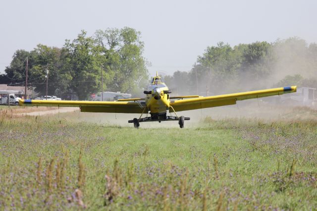 Airbus A320 (N340LA) - Air Tractor AT-802