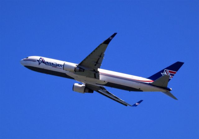 BOEING 767-300 (N378CX)