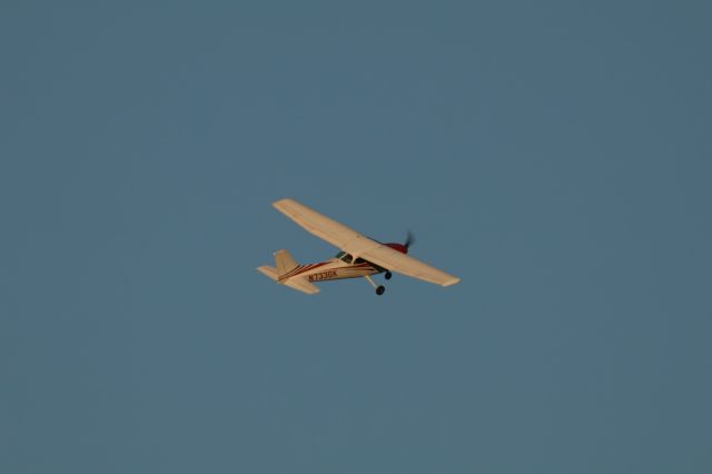 Cessna Skyhawk (N733GK) - Aircraft doing a touch-n-go on a beautiful fall afternoon in Vermont. 