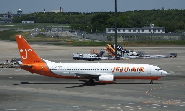 Boeing 737-800 (HL8239) - Taxing at NRT. br /2016/05/13