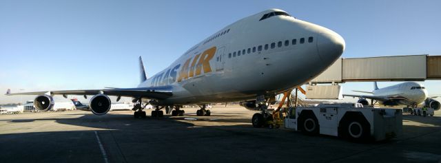 Boeing 747-400 (N465MC)